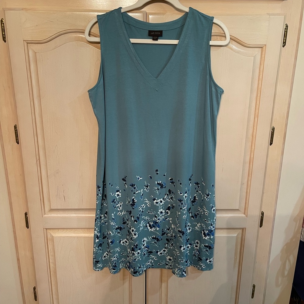 J.Jill used teal green to design this sleeveless dress. Size LP & lovely